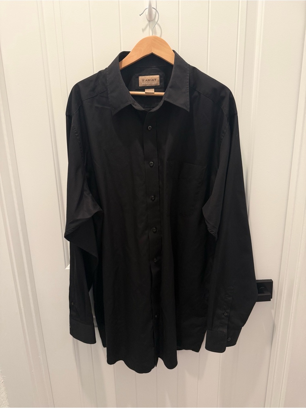 Ariat Men's Black Long-Sleeve Button-Up Dress Shirt